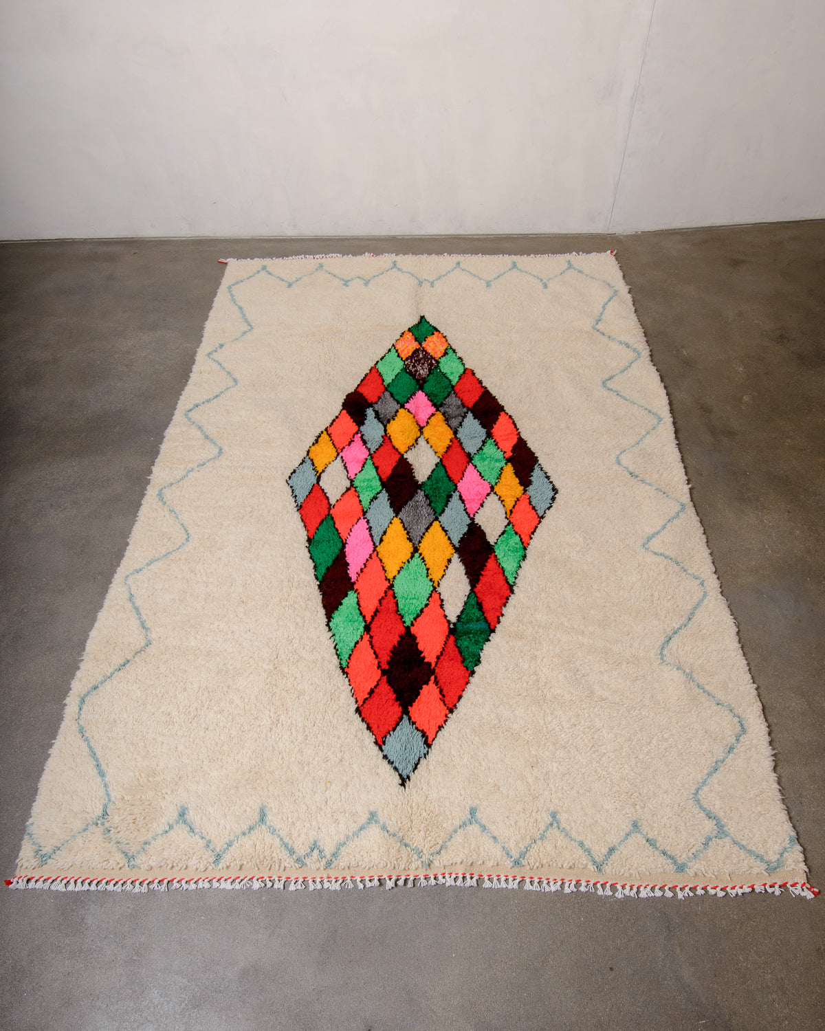 Modern designer handcrafted Berber rug from Morocco. Azilal rug with beautiful colours and patterns. Made of sheep’s wool and cotton.